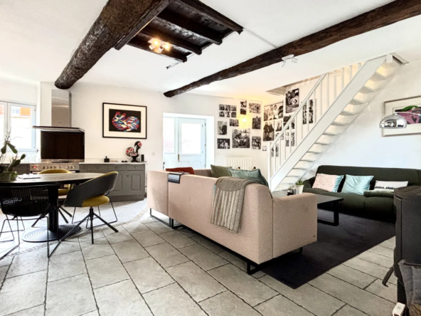 Maison mitoyenne à Montferrat avec 5 chambres, terrasse et commodités à pied