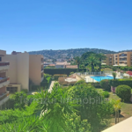 Appartement 2 pièces avec vue dégagée et garage à Golfe-Juan