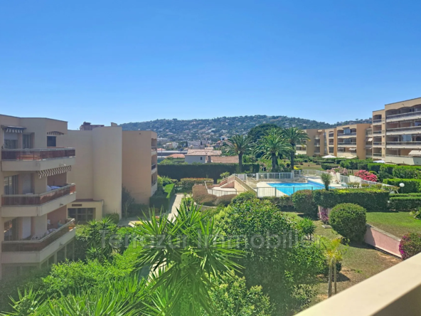 Appartement 2 pièces avec vue dégagée et garage à Golfe-Juan