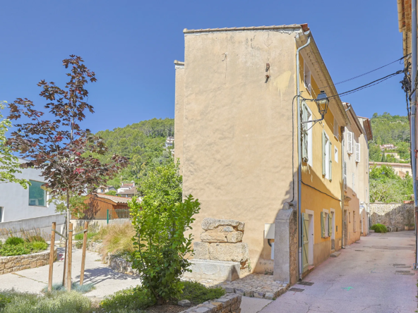 Maison de village de 101 m² avec 4 chambres à Sollies-Toucas, prête à habiter