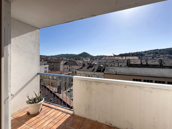 A vendre appartement T4 lumineux à Saint-Étienne proche commerces et transports