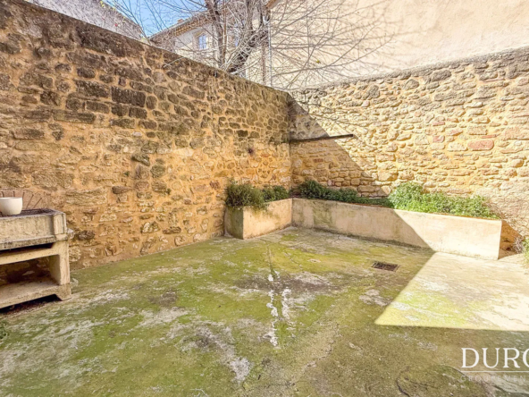 Maison de village à Courthézon avec cour, grenier aménageable, 141 m²