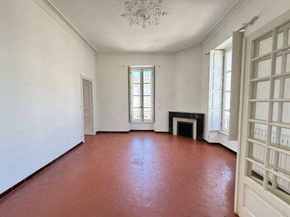 Appartement 5 pièces de 120 m² à Nîmes proche Jean Jaurès