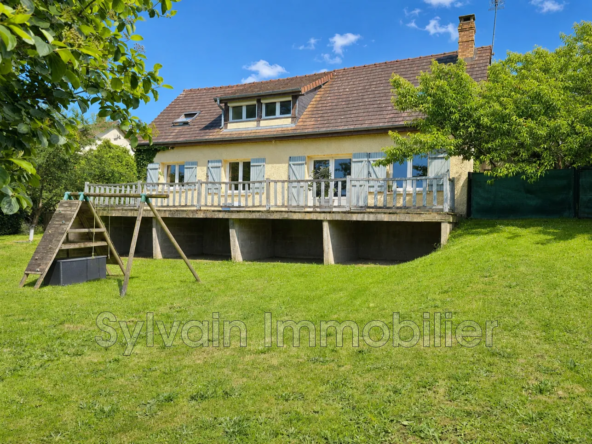 Maison familiale rénovée avec vue sur la vallée à Sérifontaine