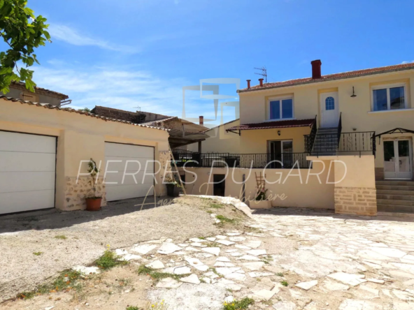 Belle maison de 138 m² avec terrasse, garages et 4 chambres à Saint-Jean-de-Ceyrargues