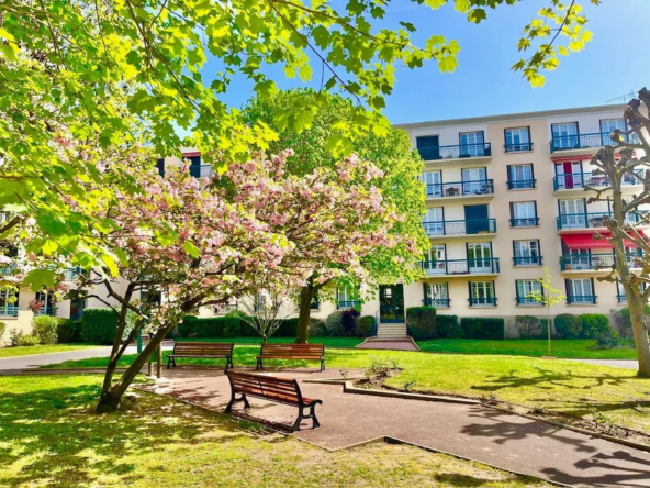 Appartement 3 pièces lumineux de 72 m² avec balcon et parking à Rueil-Malmaison