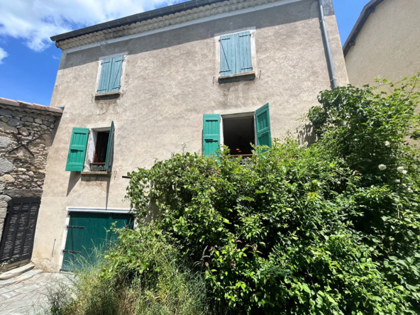 Maison en pierre de 140 m² avec jardin et dépendances à La Batie Montsaleon