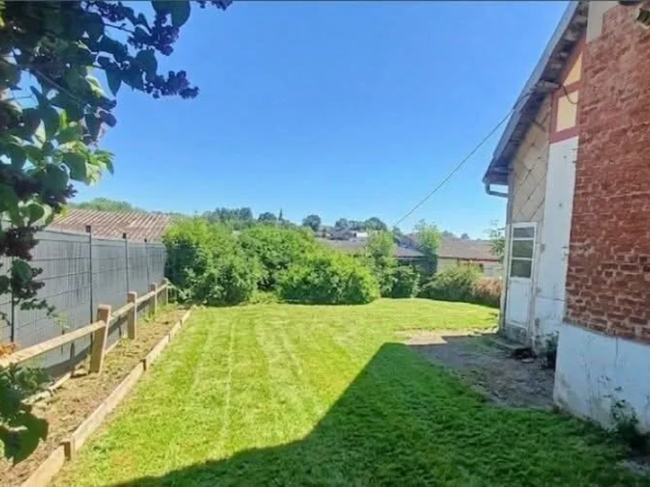 À vendre maison semi-individuelle de 80 m² à Avesnelles, proche commerce et école