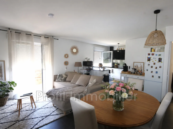 Appartement T2 de 50 m² à Lunel avec parking et balcon - Parfait état