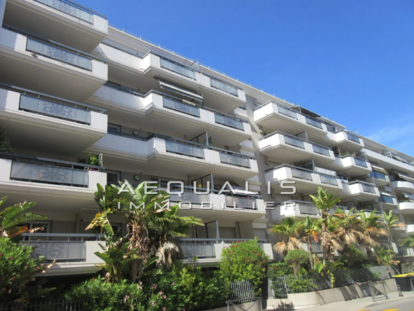 Studio de 24m² à vendre au centre de Saint-Laurent-du-Var avec terrasse et parking optionnel
