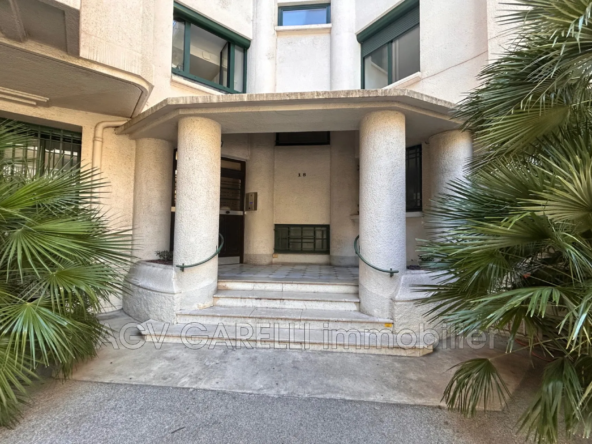 Appartement T1 à Toulon avec terrasse, cave et vue dégagée - Idéal investisseur ou première acquisition