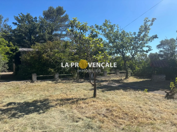 Maison à rénover de 58 m² avec terrasse et terrain à Gréasque