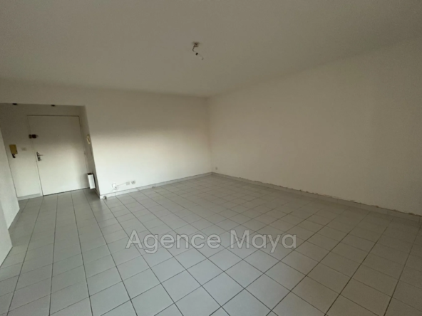 Appartement T2 à vendre à Sainte-Maxime avec terrasse et parking