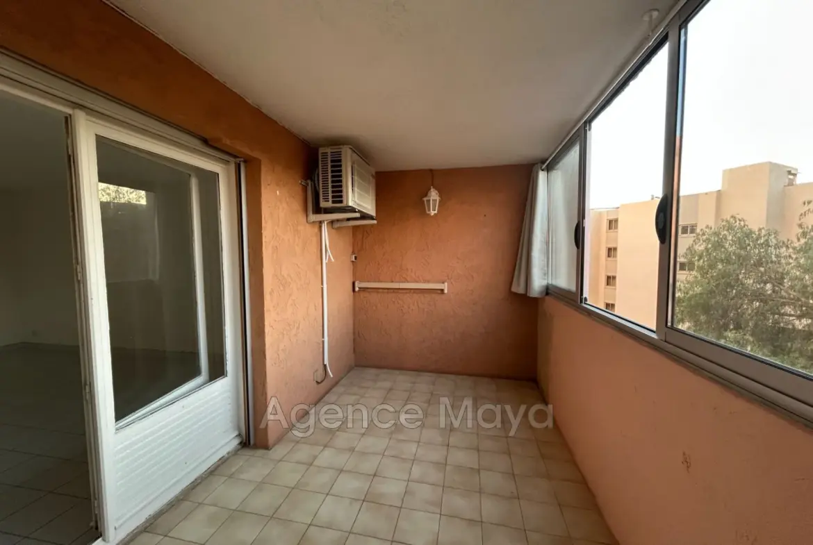 Appartement T2 à vendre à Sainte-Maxime avec terrasse et parking 