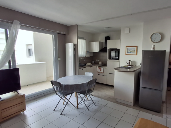 Appartement 2 pièces à Royan avec balcon, cave et parking, proche centre et plage