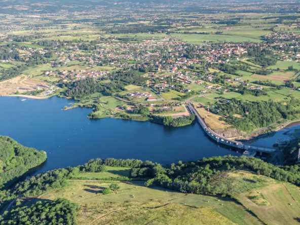 Fonds de commerce de restaurant à Villerest avec terrasse et potentiel touristique