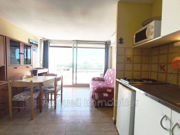 Studio double cabine avec terrasse, vue étang, à Le Grau du Roi