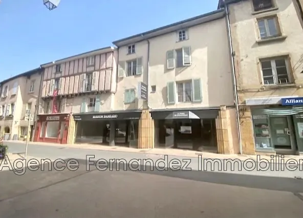 A vendre ensemble immobilier avec bureaux et dépendances au centre de Marcigny