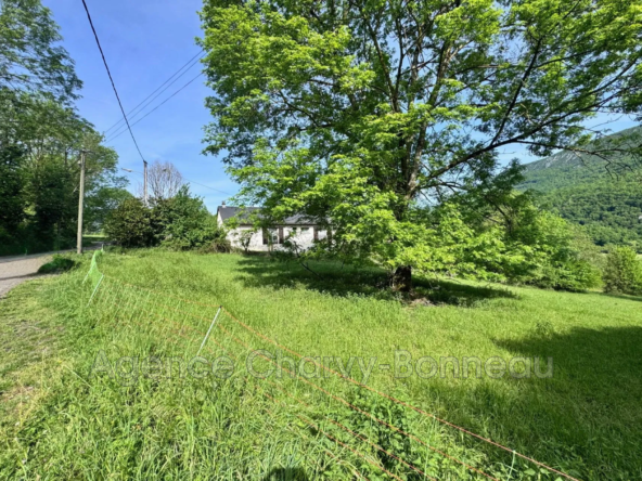 Terrain constructible de 3741 m² avec vue dégagée entre Castillon-en-Couserans et Cescau