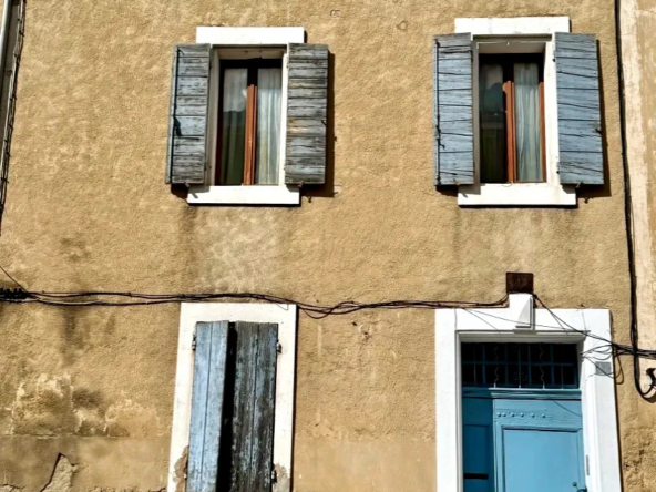 Ensemble de 2 appartements à rénover avec fort potentiel à Rognes 13840