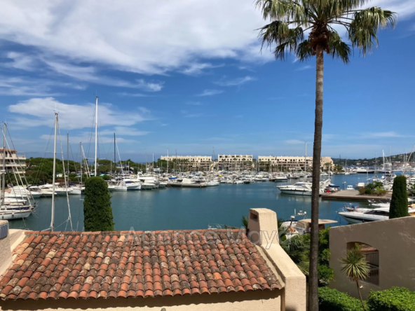 Appartement rénové avec vue mer à Cogolin – Idéal vacances ou résidence principale