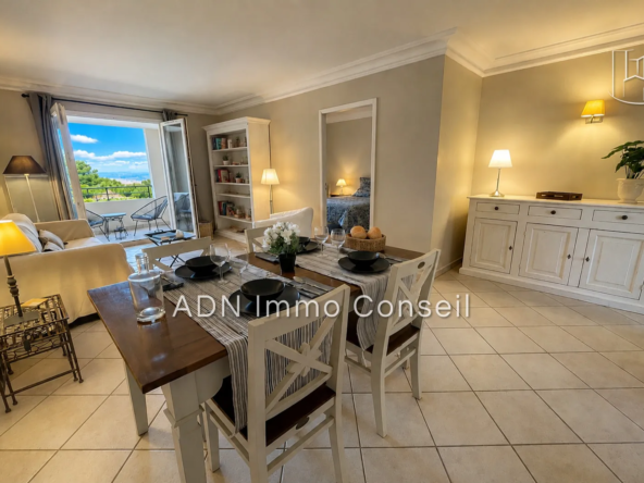 Appartement 3 pièces avec vue, terrasse et piscine au Domaine de Pont Royal