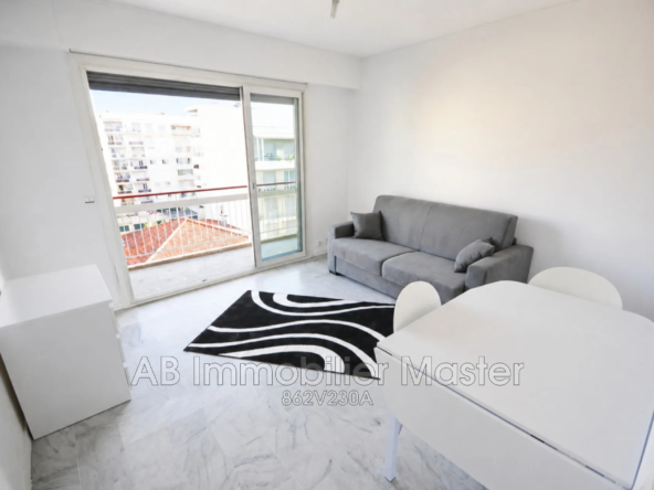 Studio à vendre à Juan-les-Pins avec terrasse, parking et cave