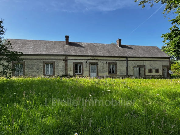 Maison de campagne à restaurer avec grand terrain à Moulins-La-Marche