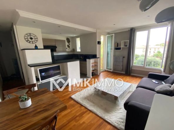 Agréable studio à Nice avec balcon, parking et cave, proche tramway et plages