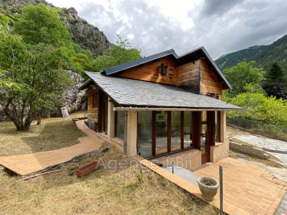 Charmante maison à vendre à Belvédère avec dépendance et terrain de 1090 m²