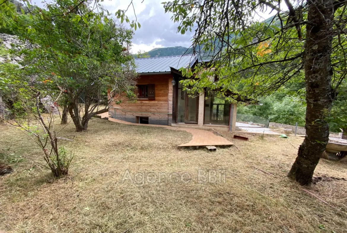 Charmante maison à vendre à Belvédère avec dépendance et terrain de 1090 m² 