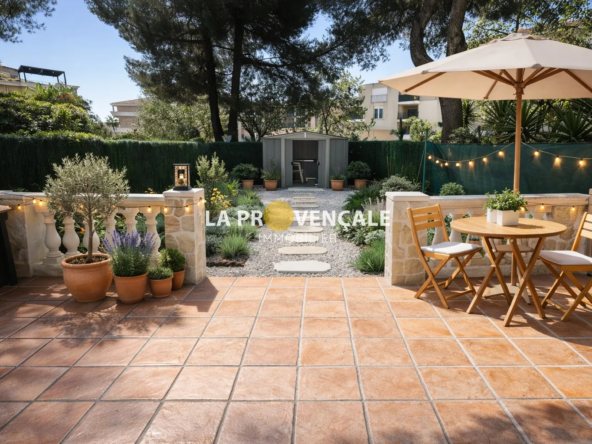 Appartement 2 pièces avec jardin privatif à Sanary-sur-Mer, proche port