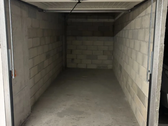 À vendre deux boxes loués aux Cariatides à Vence – investissement sécurisé et rentable