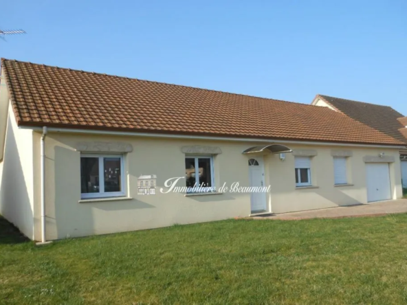 Maison de plain-pied à vendre près d'Évreux avec garage et terrasse