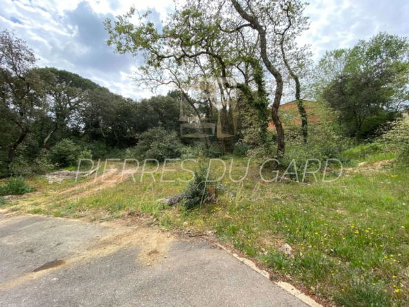 Terrain à bâtir à Sabran - Opportunité pour investisseurs, viabilisé, 1177 m² dans lotissement calme