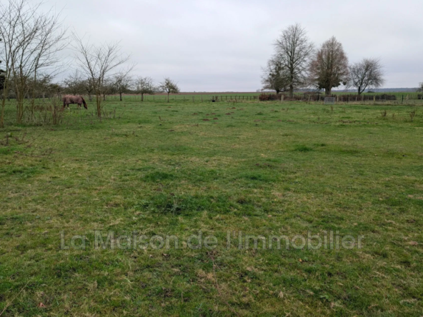 Terrain à bâtir de 818 m² à Montaure, libre de constructeur