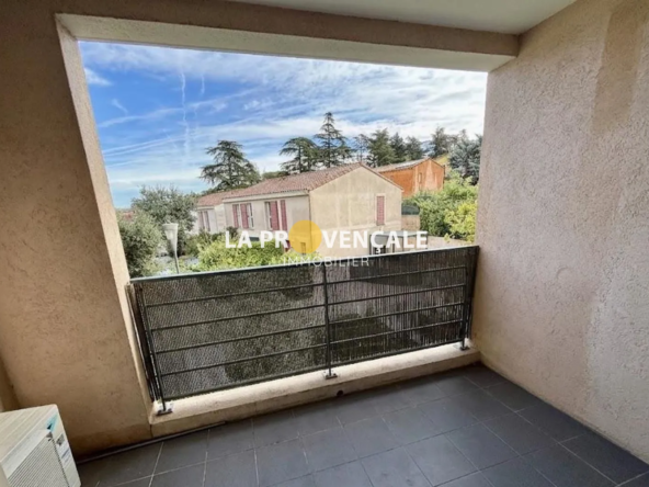Appartement T3 lumineux avec loggia, parking et résidence récente à Saint-Maximin-la-Sainte-Baume