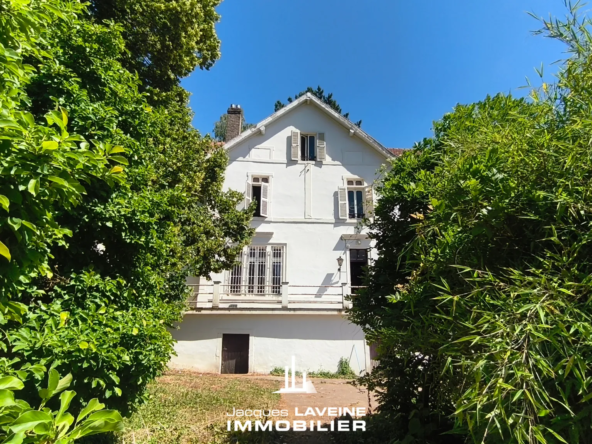 Maison bourgeoise de 9 pièces à Pagny-sur-Moselle, proche Metz, avec grange et parc arboré