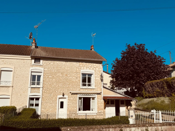À vendre maison en pierres apparentes à Épineuil - Charmante demeure avec garage et dépendances