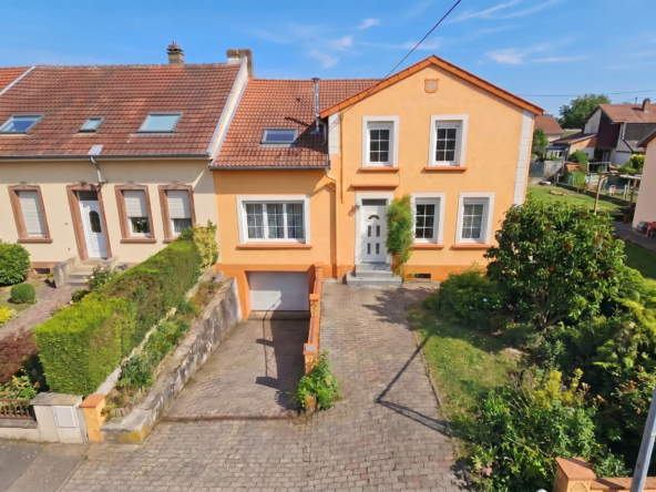 Maison familiale de 169 m2 avec 4 chambres, terrasse couverte et jardin clos à Folking