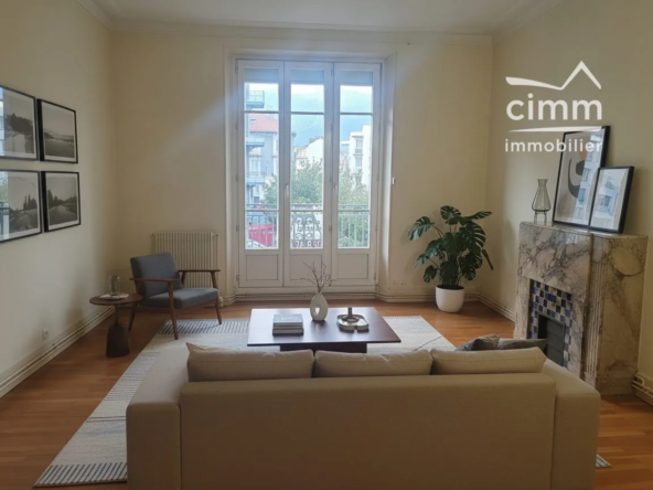 Appartement à vendre à Grenoble avec terrasse et cave, 2 chambres
