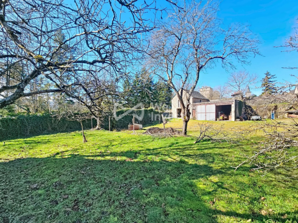 Charmante grange en pierre à rénover avec dépendances et terrain de 1000 m² à Séverac d'Aveyron