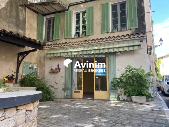 Local commercial de 47 m² à Seillans - Emplacement historique et parking