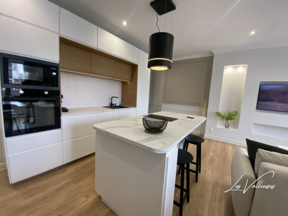 Appartement rénové meublé à vendre à Dieppe, centre-ville avec vue sur l'église Saint-Jacques