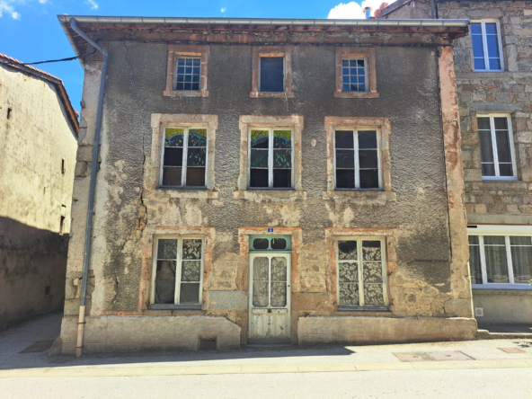 Maison à Rénover à Saint-Anthème - Investissement Locatif avec Forte Potentiel