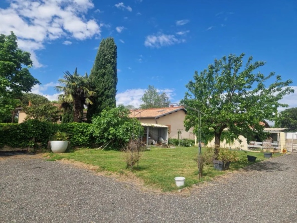Terrain constructible de 400 m² à Montlaur, centre-ville