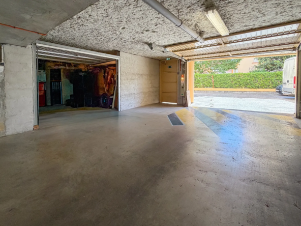 Garage double sécurisé en centre-ville d'Hyères à vendre