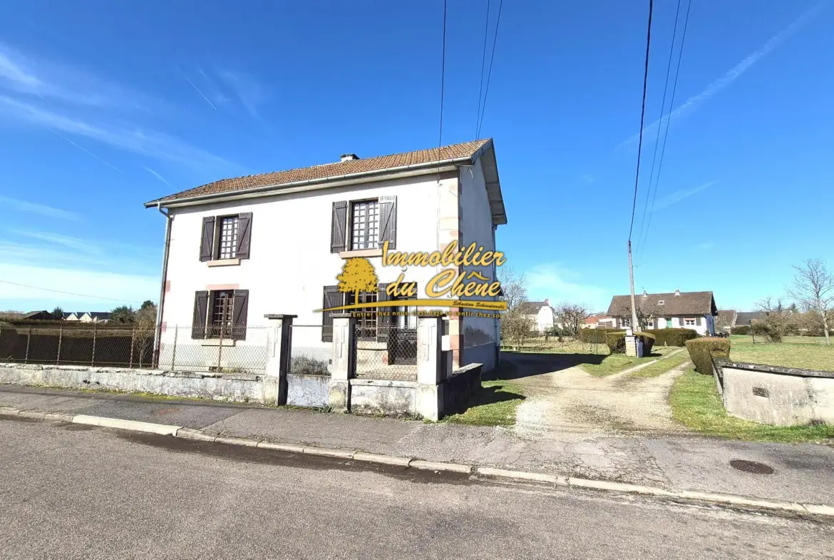 Maison à vendre à Saint-Sauveur avec 3 chambres et double garage 