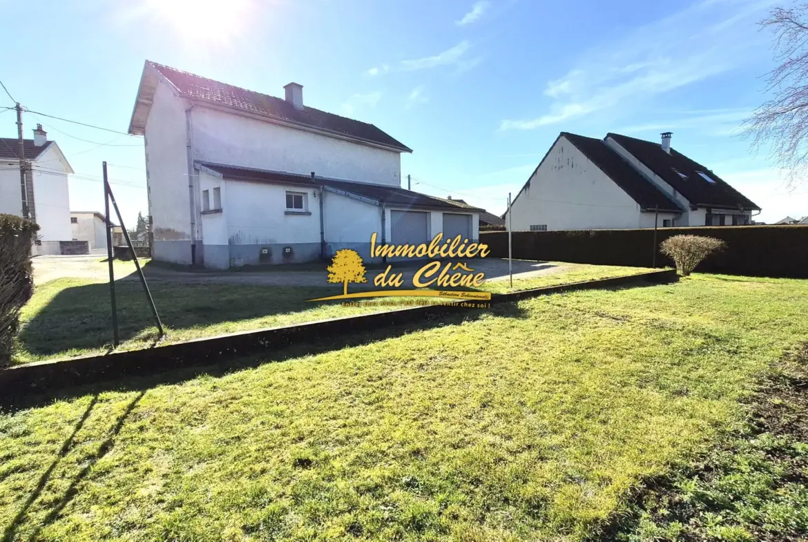 Maison à vendre à Saint-Sauveur avec 3 chambres et double garage 