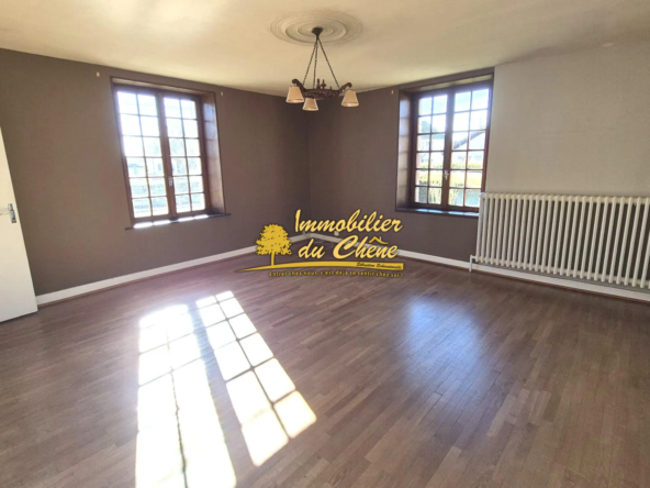 Maison à vendre à Saint-Sauveur avec 3 chambres et double garage